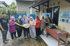 Warga Kampung Ciletuh...