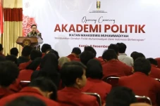 Hadiri Akademi Politik...