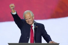Trump Tunjuk Peter Navarro,...