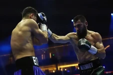 Kehebatan Artur Beterbiev...