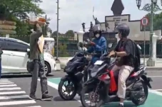 Desak Gus Miftah Dicopot,...