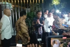 Jokowi Kunjungi Kertanegara,...