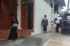 Penjual Es Sunhaji Muncul...