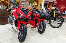 Honda Tebar Diskon Akhir...