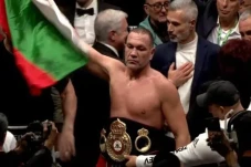 Kubrat Pulev Kalahkan...