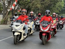 Honda PCX Pecahkan Rekor...