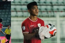 Lemparan Pratama Arhan...