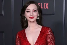 Emma Dumont Umumkan...