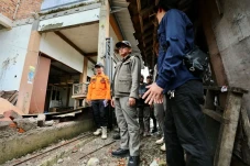 BNPB Bangun Pos Pengungsian...