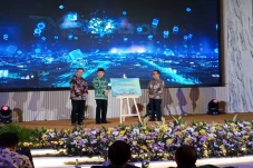 Launching Grand Design...