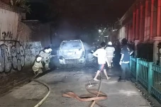 Angkot JakLingko Hangus...