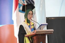 Kisah Richel, Wisudawan...