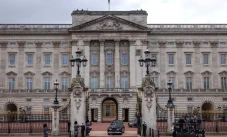 Staf Istana Buckingham...