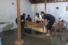 Terseret Arus Banjir...