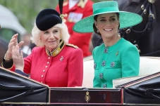Ratu Camilla Nasihati...