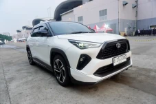Persaingan Mobil Hybrid...