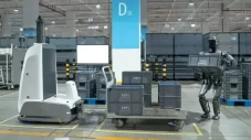 Senggol Tesla, BYD Resmi...