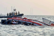 Kapal AL Tabrakan dengan...