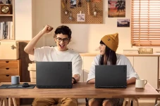 Tren Laptop Ringan 2024:...