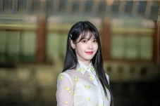 IU dan NewJeans Dilaporkan...