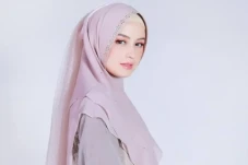 2 Sikap Edward Akbar...