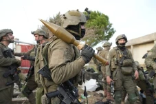 Tentara Israel Tembaki...