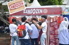 Begini Cara SMA Labschool...