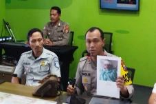 Sopir Truk Penyebab...