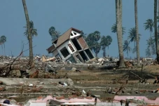 Mengenang Gempa dan...
