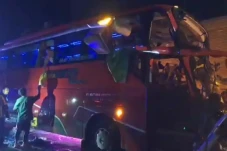 Bus Pariwisata Rombongan...