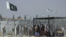 Afghanistan Serang Pakistan,...