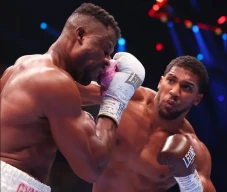 Anthony Joshua Hancurkan...