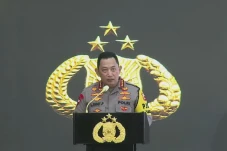 Mutasi Polri Besar-besaran,...