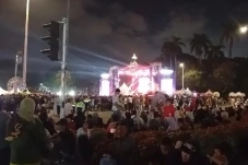 Malam Tahun Baru 2025,...