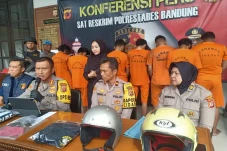 Gadaikan Motor Teman,...