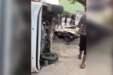 Tiga Orang Sekeluarga...