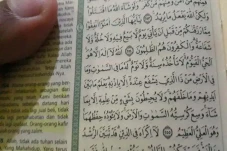 8 Manfaat Membaca Ayat...