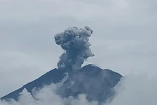 Gunung Semeru Erupsi...