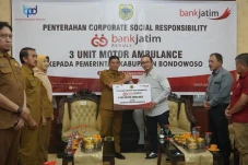 Bank Jatim Serahkan...