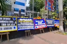 Tukin Tak Kunjung Cair,...