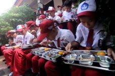 Menengok Anggaran Makan...