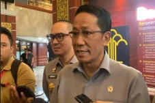 Menteri Hukum Terima...