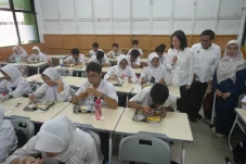 Tinjau Makan Siang Bergizi...