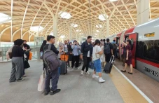 Rombongan Naik Whoosh...