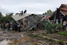 Hujan Deras Disertai...