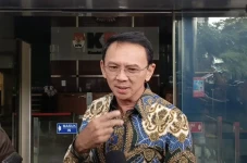 1 Jam Diperiksa KPK,...