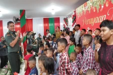 Rayakan Natal Bersama...