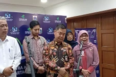 Pemprov DKI Hentikan...