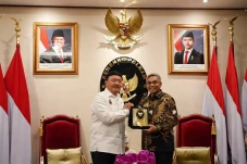 Terima Ketua KPK, Menko...