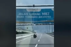Wih Santainya Pemotor...